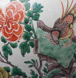Un vase de forme yenyen en porcelaine de Chine famille verte, Kangxi
